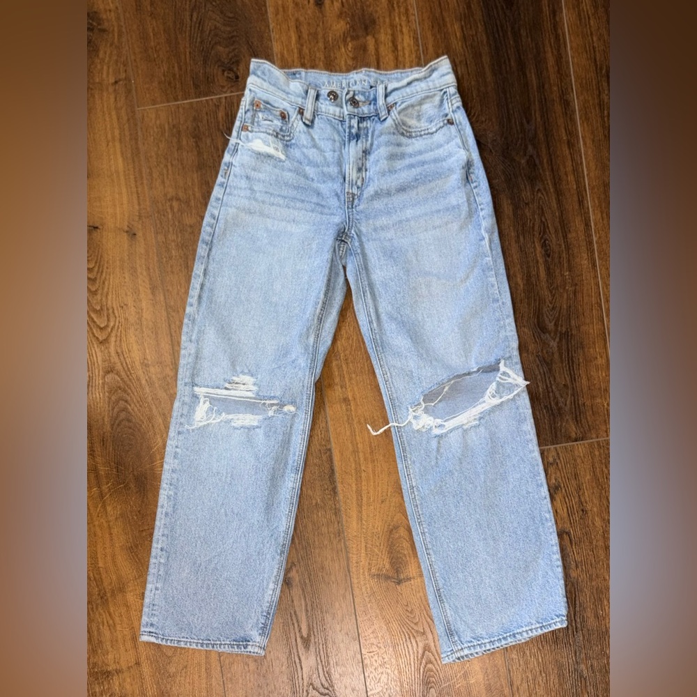 American Eagle Strigid Ripped Mom/Straight Jeans - Size 000 Short